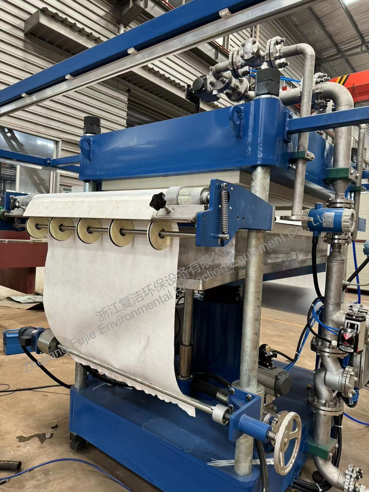 Filtro prensa de placas de tipo vertical completamente automático