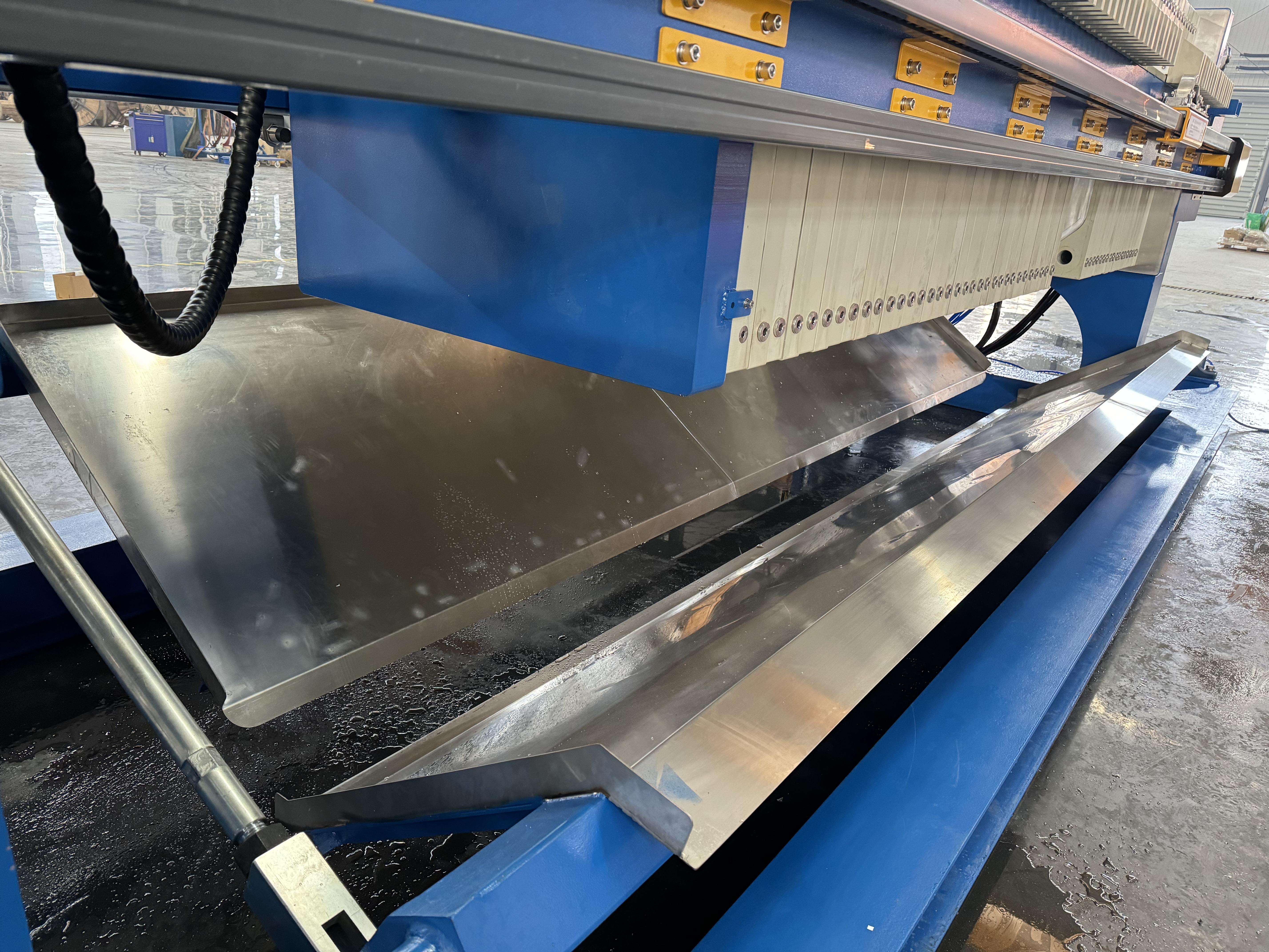 Presiona el filtro CGR con dispositivo de bandeja de goteo automático